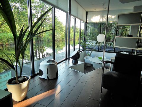 Belle péniche au design contemporain - 5