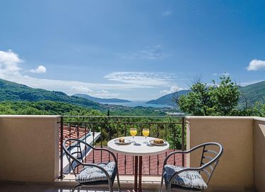 Logement de vacances pour 10 personnes avec piscine - 2