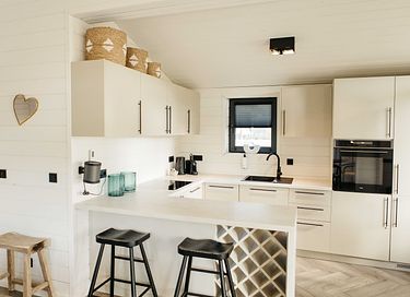 Cottage avec jacuzzi et vue sur un lac - 14