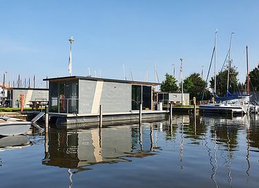 Houseboat op het water met mooi uitzicht  - 23