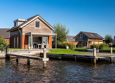 Luksuriøst feriehus (4 pers.) direkte ved vandet