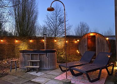 Maison enveloppante de bien-être avec sauna et bain à remous - 26