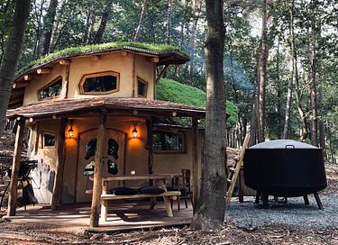 Einzigartiges Hobbit-Haus im Wald - 2