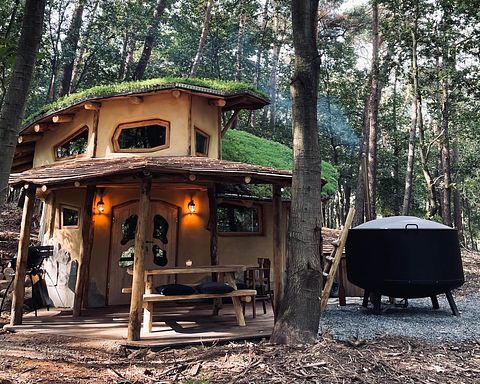 Einzigartiges Hobbit-Haus im Wald - 2