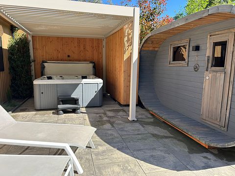 Luxe wellneslodge met jacuzzi en sauna - 2