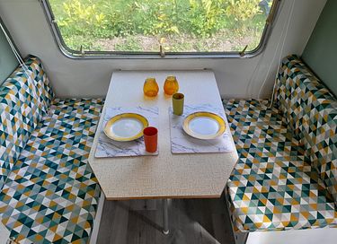 Belle caravane rétro en Frise - 5
