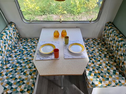 Belle caravane rétro en Frise - 5