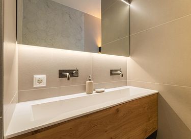 Wellnessvilla aan het water met sauna - 24