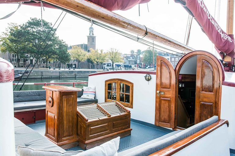 Uniek overnachten op een authentieke zeilboot - 1