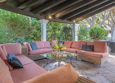 Large holiday home with private pool and garden - 4