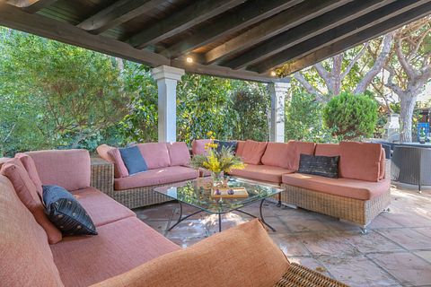 Large holiday home with private pool and garden - 4