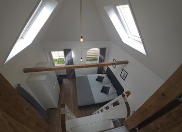Ehemaliges Kutschenhaus mit Blick auf Wiesen - 22