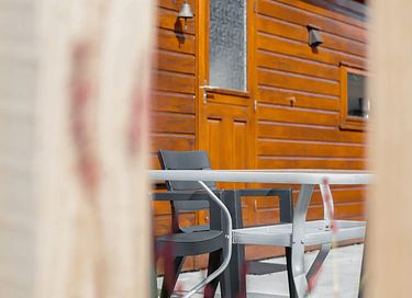 Tiny lodge with terrace in the woods - 4