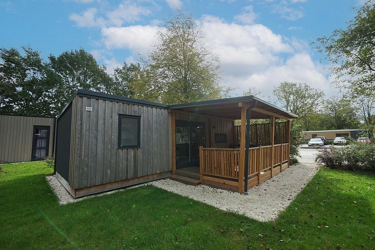 Chalet avec terrasse dans un parc agréable - 1