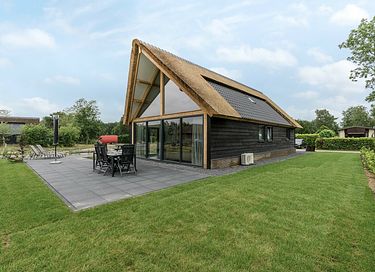 Ferme de luxe au toit de chaume à la campagne - 3