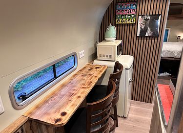 Uniek overnachten in een retro streamcamper - 10