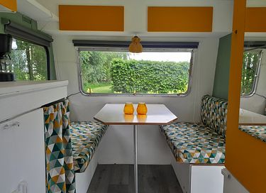 Belle caravane rétro en Frise - 6