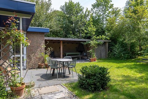 Bungalow with a covered patio in Zeeland - 3