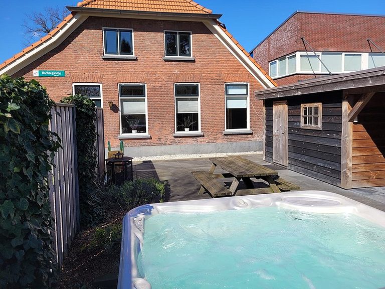 Attractive farmhouse with jacuzzi for 10pers. - 1