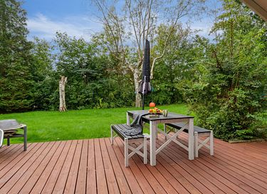 Vakantiehuis omgeven door groen met terras - 3