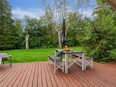 Vakantiehuis omgeven door groen met terras - 3