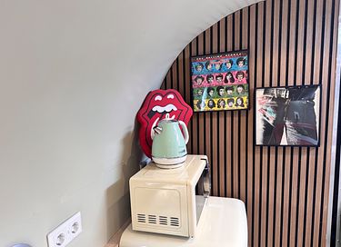 Uniek overnachten in een retro streamcamper - 11