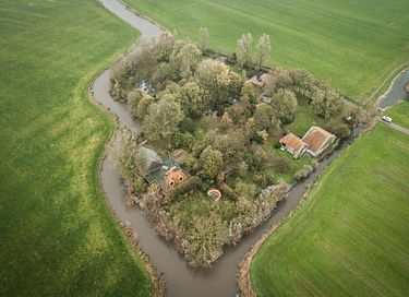 L'arbre a cabane avec un balcon dans un environnement naturel - 31