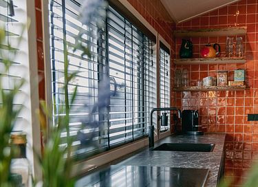 Tiny House by the water with private jacuzzi - 18