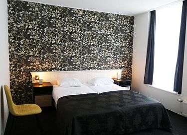 Hotel aan de gracht in historisch Dokkum - 8
