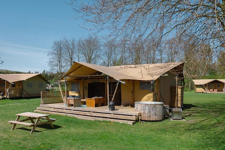 Luxuriöses Glampingzelt (7 Pers.) mit Whirlpool - 1