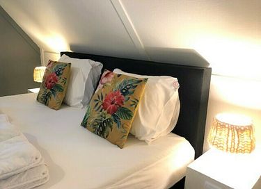 Vacation home with sauna and hot tub for 4 - 8