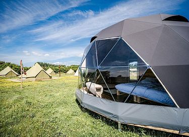 Panorama tent op uniek eiland in Zuid-Holland
