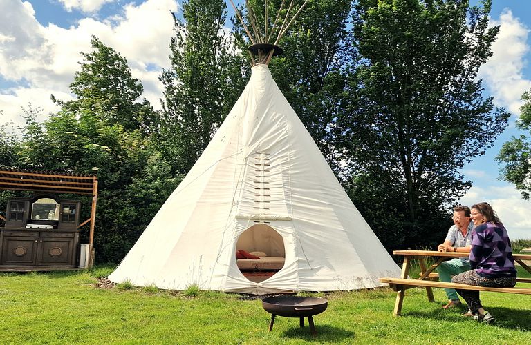 Schlafen in einem echten Tipi am Wasser - 1