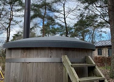 Chalet en bois avec jacuzzi (6p) - 2