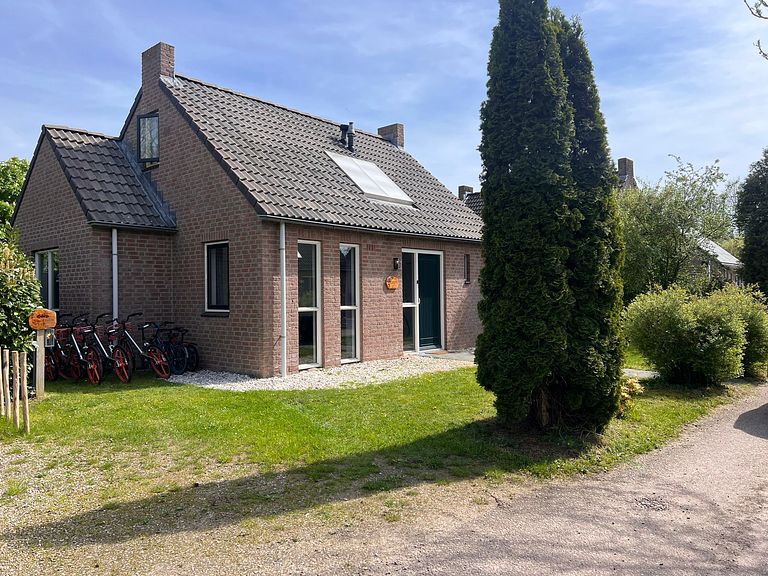 Freistehender Bungalow mit Whirlpool und Pizzaofen - 1