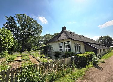 Ruime boerderij (15p) met hottub