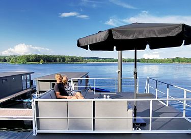 Houseboat with roof terrace on the Mookerplas