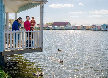 Familiewoning met uitzicht op natuurplas - 1