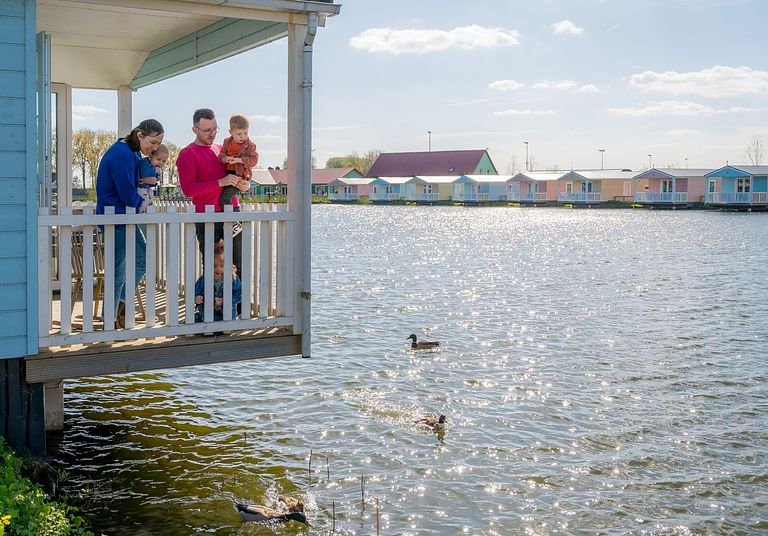 Familiewoning met uitzicht op natuurplas - 1