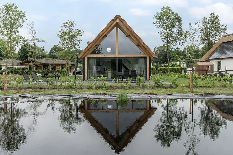 Ferme de luxe au toit de chaume à la campagne - 1