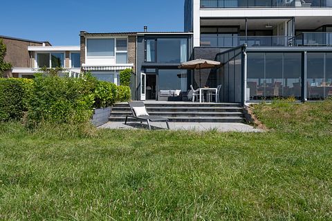 Vacation home overlooking a lake - 2