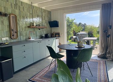 Spend the night in an orangery with hot tub - 5