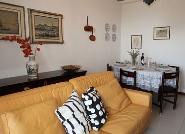 Groot vakantiehuis met uitzicht op een meer - 29
