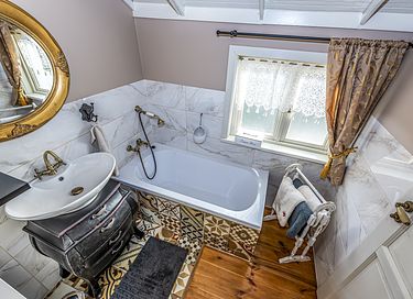 Romantic wagon with luxury private spa - 10