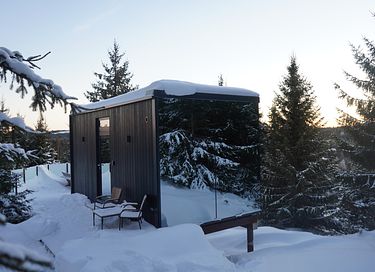 Breathtaking mirror house in Norway - 35