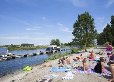 Modern vakantiehuis op park aan het water - 35