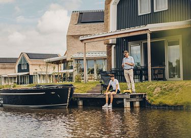 Villa met sauna aan het water in Friesland - 31