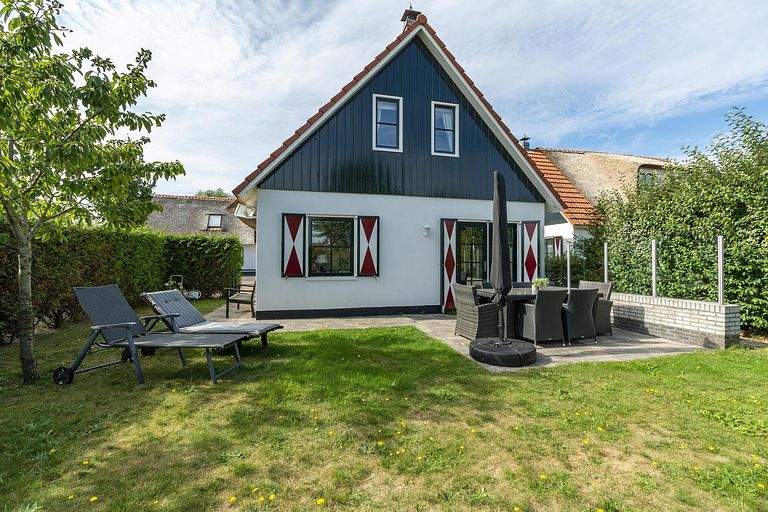 Child-friendly holiday home by the playground - 1