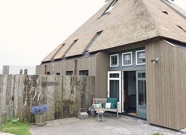 Stimmungsvolle Bauernhofwohnung in Dünennähe