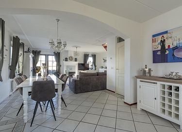 Child-friendly holiday home by the playground - 9